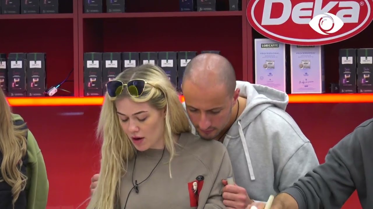 Grupi i Evës gatuan, Armaldo pret dorën