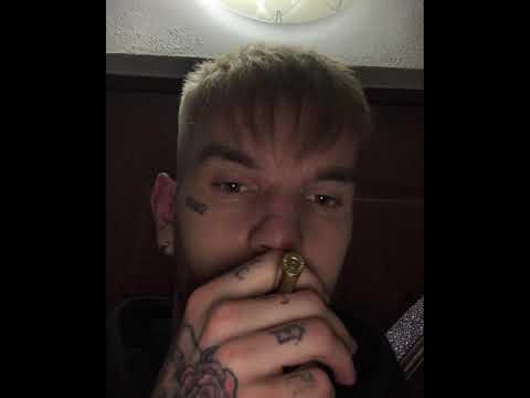 conduc lumea cu pantalonii lasati sub cur