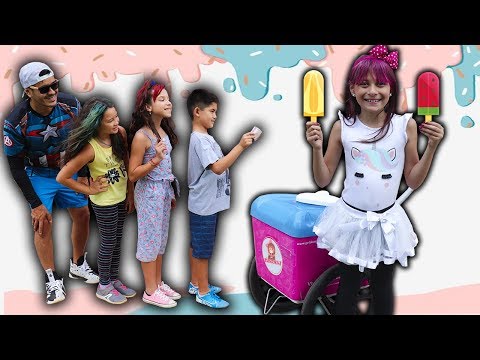BIANKINHA FINGE BRINCAR DE VENDER SORVETE 2 - Biankinha Pretend Play Selling Ice Cream