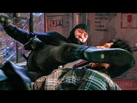 Jackie Chan's tie a dude with his shoelaces | The Medallion | CLIP