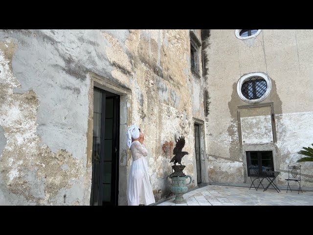 what it‘s like to sleep in a medieval castle