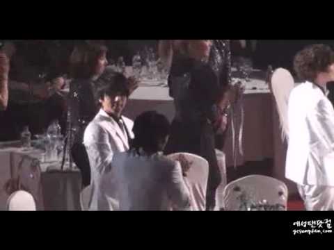 [FANCAM] 100203 Super Junior Yesung playing with Sunglasses