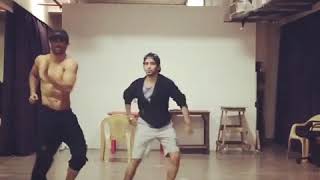 Download lagu Sushant singh rajput dance practicing memories mp3