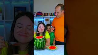 Download lagu She hid chupa chups in a watermelon vs Funny dad hid a lollipop in a watermelon!😂😂😂 mp3