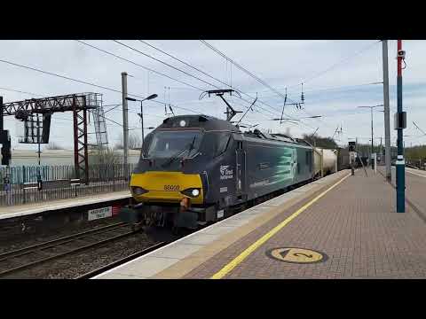 DRS 88002 'Prometheus' does 1 tone at Wigan North Western Station - 11/4/22