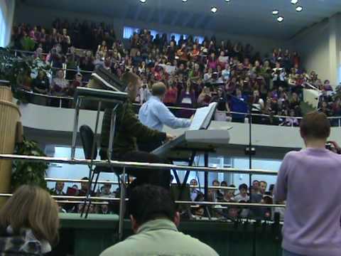 Ken Tucker si corurile reunite din jud Suceava ...la repetitie