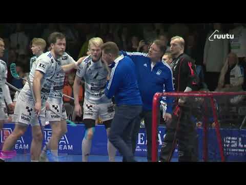 F-liigaM, finaaliottelu 29.4.2022. 5min rangaistuksen tilanne kolmannessa erässä.