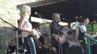Mindi Abair David Pack perform That&#39;s How Much I Feel Live at Thornton Winery