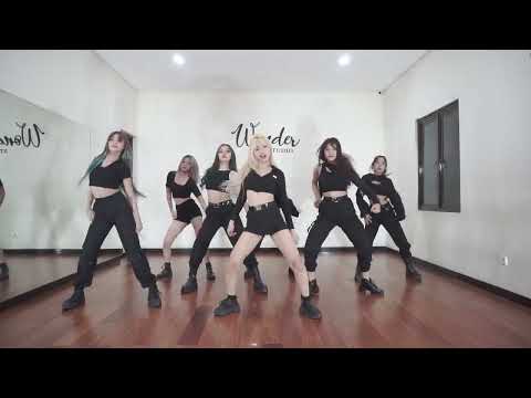 DANCE PRACTICE STILL CAMERA "BLOODY LOVE"