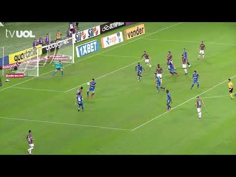 Fluminense faz jogada ensaiada em escanteio e assusta Rafael