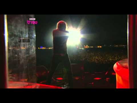 Kaiser Chiefs - Love's Not A Competition [But I'm Winning] live at Reading HD