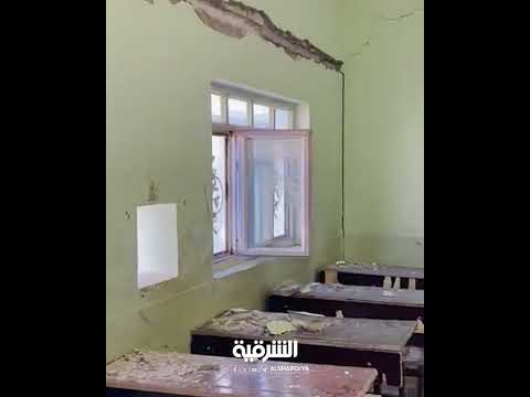 شاهد بالفيديو.. انهيار جزء من جدار أحد الفصول الدراسية على الطلبة في مدرسة ثانوية 