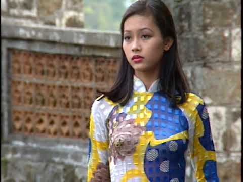 Thể hiện bởi Hồng Trúc