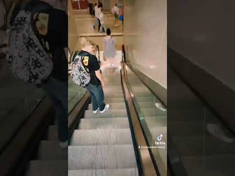 Magiczny peron którego nie ma! #dworzec #koleje #maszynista #pociag #ciekawostki #warszawa