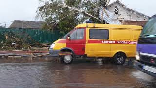 Разрушительный ураган со смерчем и ливнями обрушились на Украину