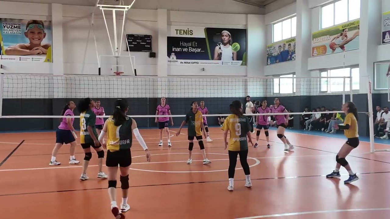 Karaköprü’de Voleybol Turnuvasında Heyecan Sürüyor