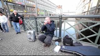 preview picture of video 'Dave Crowe, Beatboxing In Gothenburg 3'