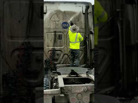 Touchless 1 Step Truck Washing with Arcadian's Titanium GS