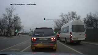preview picture of video 'Ветер валит деревья на Волоколамском шоссе'