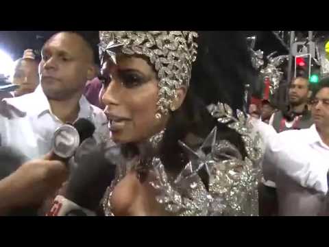 Anitta na escola da Sapucaí