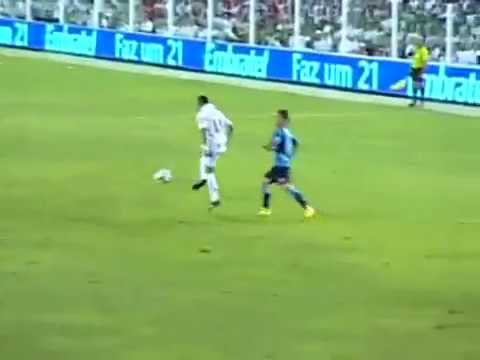 Golaço em chute de fora da área pelo Santos x Grêmio em 19/05/2010