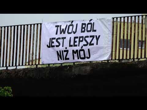 Transparent na wiadukcie w Gdańsku.