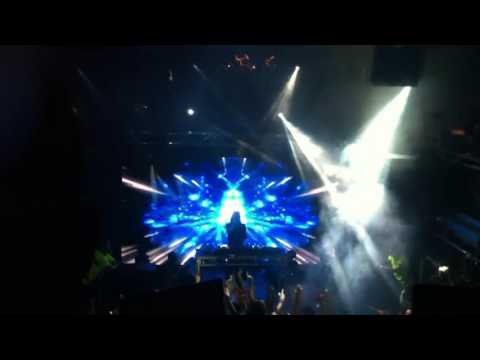 Skrillex messes up drop into Indiana Jones