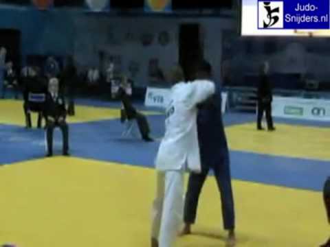 Judo 2009 Moscow: Muminov (UZB)  Schoeman (NED) [-81kg].