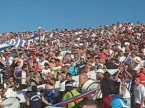 "Pa los villeros, agua y jabón." Barra: La Banda del Parque &bull; Club: Nacional