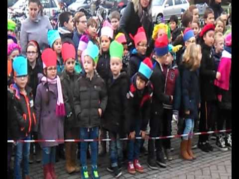 Aankomst Sinterklaas bij basischool "de Hommel" in Venray 2015