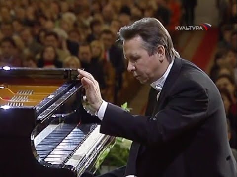 Mikhail Pletnev plays Chopin Preludes, op. 28 - video 2004