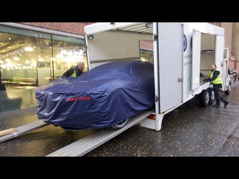 THE PININFARINA BATTISTA BEING UNLOADED IN LONDON! FIRST TIME ON THE ROAD - full review & details!