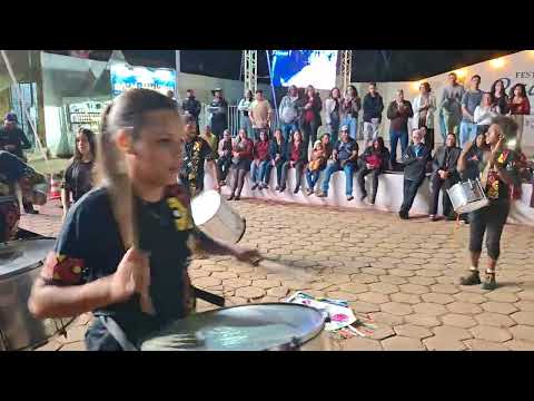 Grupo Cultural Conexão Afro Quingem na Descida Cultural da Festa do Rosário em Francisco Badaró MG 