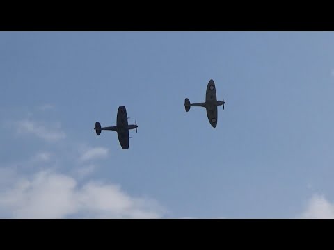 Duxford Battle of Britain Airshow 2021 (Saturday): BBMF Spitfire Pair