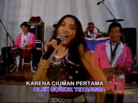 ciuman pertama-trio macan