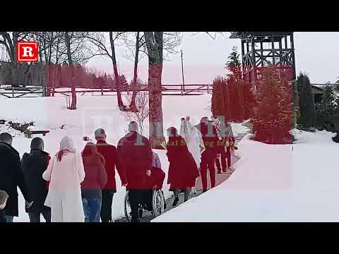 Počinje crkveno venčanje Slobe i Jelene u manastiru Dubnica