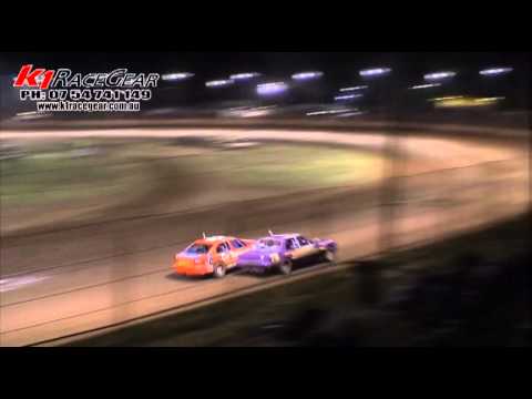 Modified Production - Heat 18 - Maryborough Speedway - 31.12.11