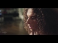 Ali B Brengt Emotionele Ode Aan Overleden Vader In Commercial Yarden