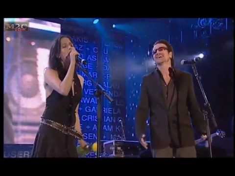 The Corrs & Bono - When the Stars Go Blue (live, subtitulos español)