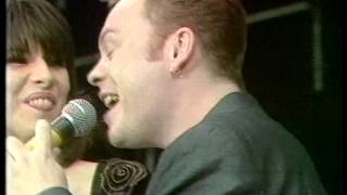 Download lagu UB40 & Chrissie Hynde - Breakfast in Bed mp3
