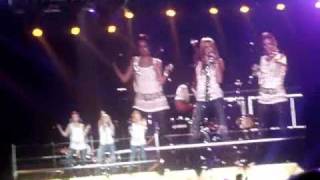 Miley performing Old Blue Jeans Live @ The Target Center