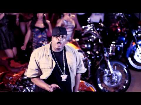 E-40 f/ Dem Hoodstarz & Mistah FAB "Outta Control" music video