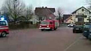 preview picture of video 'Feuerwehr Hellstein - Alarmfahrt Löschzug 2'