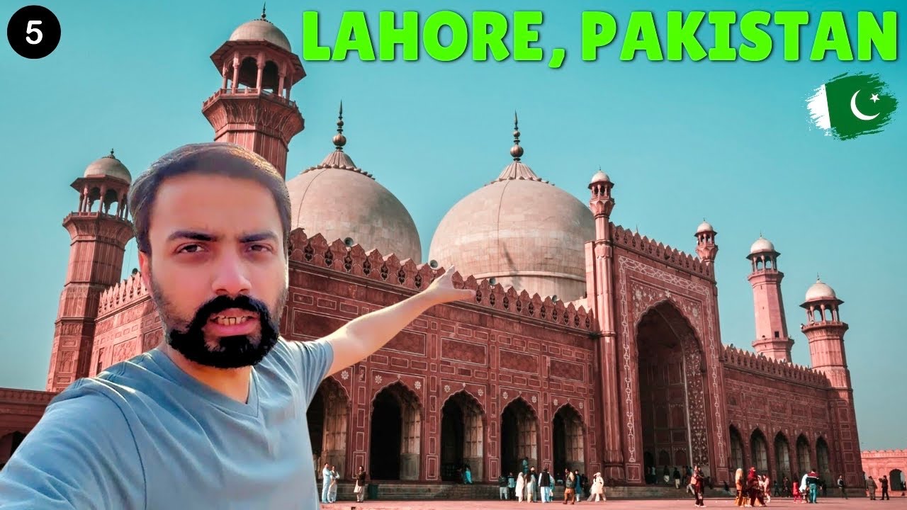 Indian 🇮🇳 in Old LAHORE, Pakistan 🇵🇰 : Badshahi Mosque & Fort