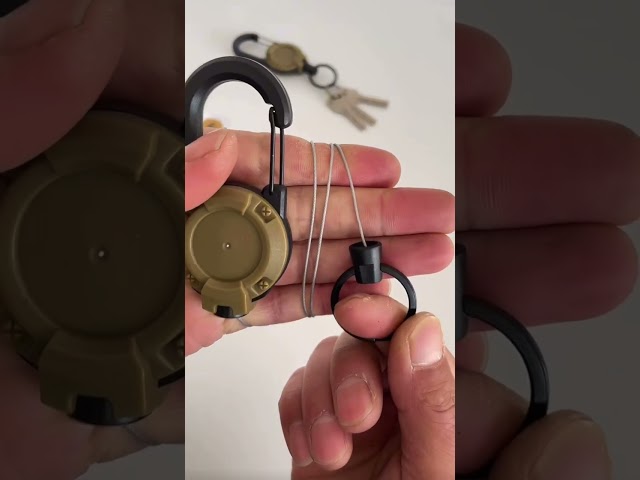 Vídeo relacionado con Fhlbestyu 2/4 PCS llaveros Extensibles Retráctil, Cordón Extensible JoJo con cuerda de acero extensible de 60 cm, Llavero Retráctil, Mosquetón para Soporte de Tarjeta ID