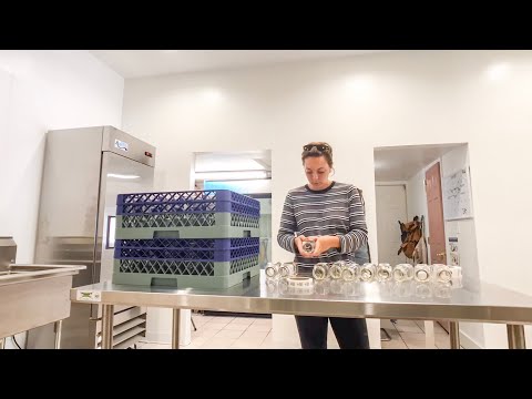 download lagu mp3 mp4 Cold Press Bottles, download lagu Cold Press Bottles gratis, unduh video klip Cold Press Bottles