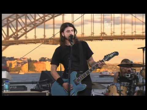 Foo Fighters - Up In Arms/Big Me (live)
