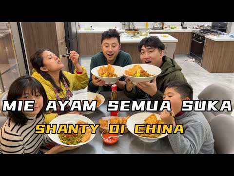 MASAKIN SUAMI MIE AYAM KHAS INDONESIA,LIHAT MEREKA MAKAN DENGAN LAHAP HATI INI JADI SENANG