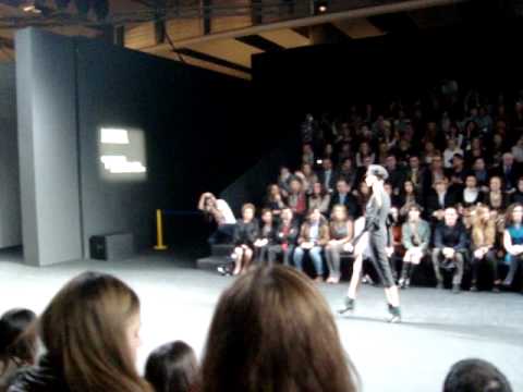 Jesús del Pozo inaugura la pasarela Cibeles 2011