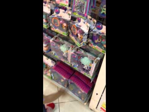 Rayya learns to speak english - Toys City